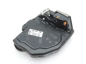 OE Toyota Corolla E21 aizmugurējās labās puses durvju slēdzene 6905002610