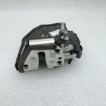OE Toyota Corolla E21 aizmugurējās labās puses durvju slēdzene 6905002610