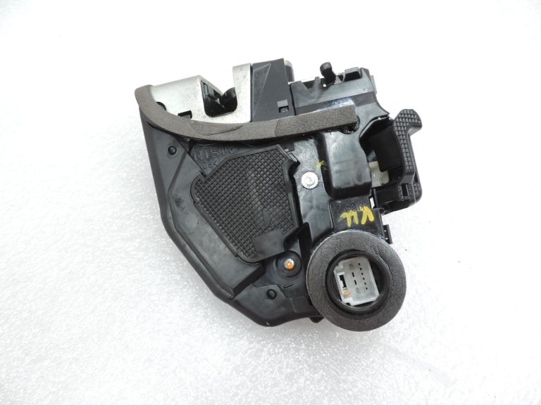 OE Toyota Corolla E21 aizmugurējās labās puses durvju slēdzene 6905002610