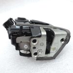 OE Toyota Corolla E21 aizmugurējās labās puses durvju slēdzene 6905002610