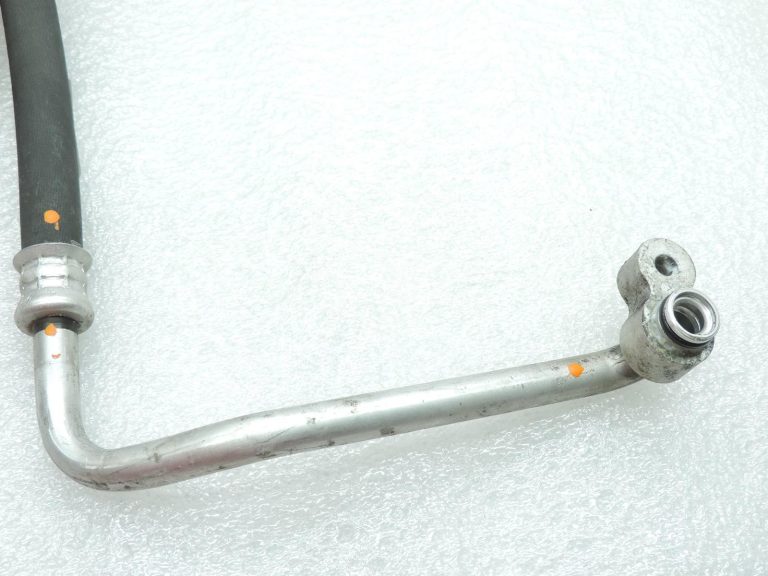Toyota Corolla E21 1,2i 8NRFTS gaisa kondicionēšanas caurule 8870302C90
