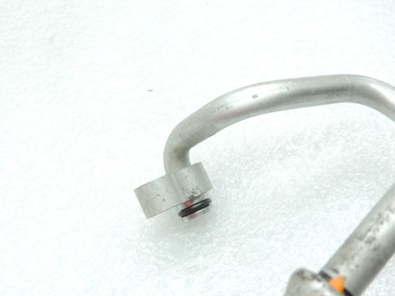 Toyota Corolla E21 1,2i 8NRFTS gaisa kondicionēšanas caurule 8870302C90