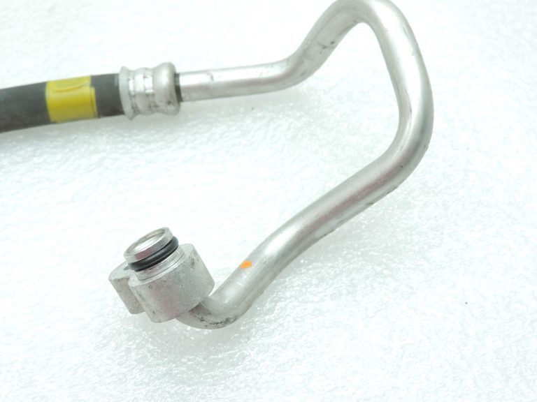 Toyota Corolla E21 1,2i 8NRFTS gaisa kondicionēšanas caurule 8870302C90