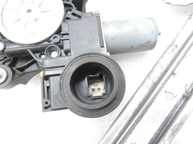 OE Toyota Corolla E21 priekšējā kreisā loga pacēlājs ar motoru 6982002741