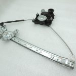 OE Toyota Corolla E21 priekšējā kreisā loga pacēlājs ar motoru 6982002741