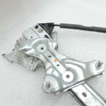 OE Toyota Corolla E21 priekšējā kreisā loga pacēlājs ar motoru 6982002741
