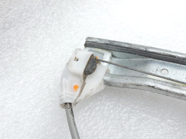 OE Toyota Corolla E21 priekšējā labā loga pacēlājs ar motoru 6982002741