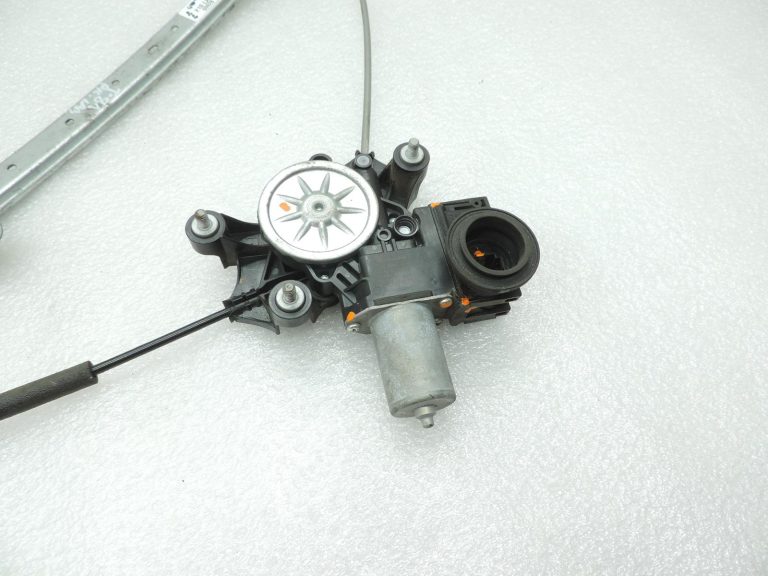 OE Toyota Corolla E21 priekšējā labā loga pacēlājs ar motoru 6982002741