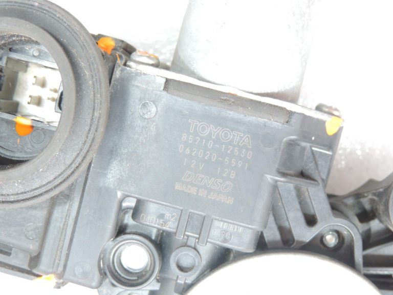 OE Toyota Corolla E21 priekšējā labā loga pacēlājs ar motoru 6982002741