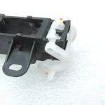OE Toyota Corolla E21 ārējā durvju roktura stiprinājums priekšā pa labi 6920102320