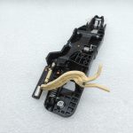 OE Toyota Corolla E21 ārējā durvju roktura kronšteins, aizmugurē pa kreisi 6920402400