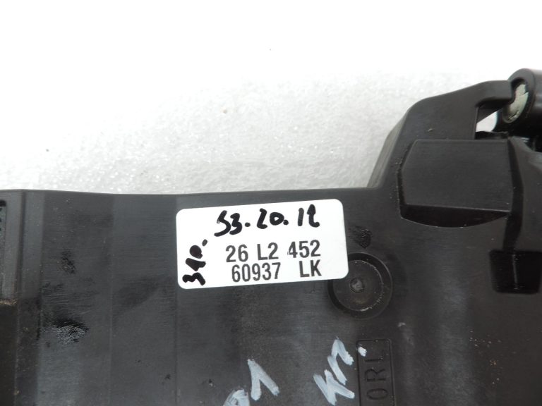 OE Toyota Corolla E21 ārējā durvju roktura kronšteins, aizmugurē pa kreisi 6920402400