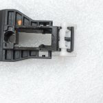 OE Toyota Corolla E21 ārējā durvju roktura kronšteins, aizmugurē labajā pusē 6920302400