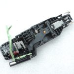 OE Toyota Corolla E21 ārējā durvju roktura kronšteins, aizmugurē labajā pusē 6920302400