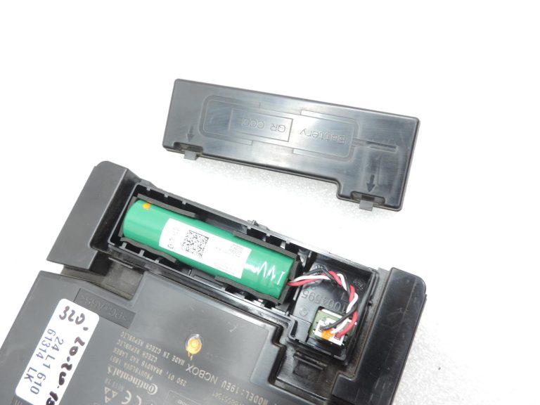 Oe Toyota Yaris IV XP210 raidītāja-uztvērēja vadības bloks 86740K0021