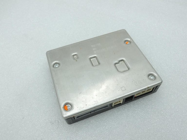 Oe Toyota Yaris IV XP210 raidītāja-uztvērēja vadības bloks 86740K0021
