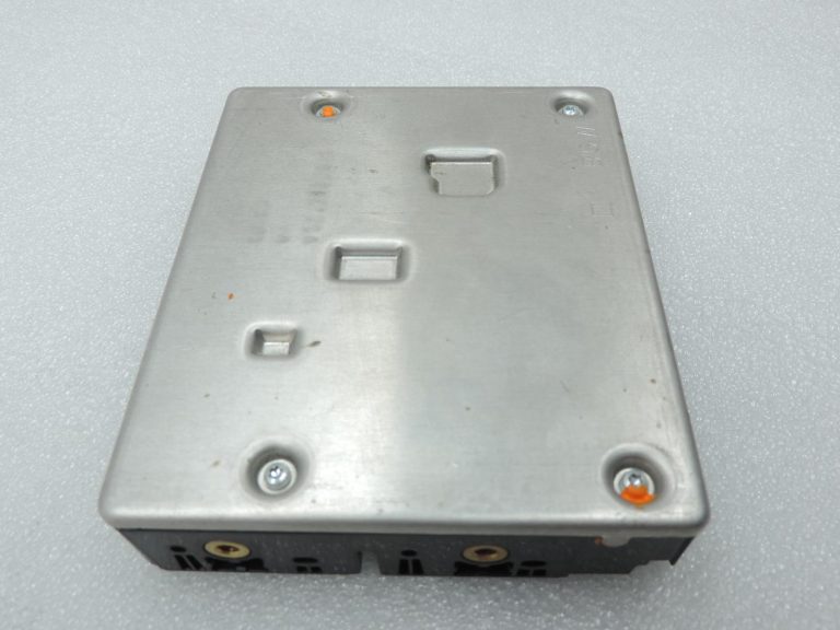 Oe Toyota Yaris IV XP210 raidītāja-uztvērēja vadības bloks 86740K0021