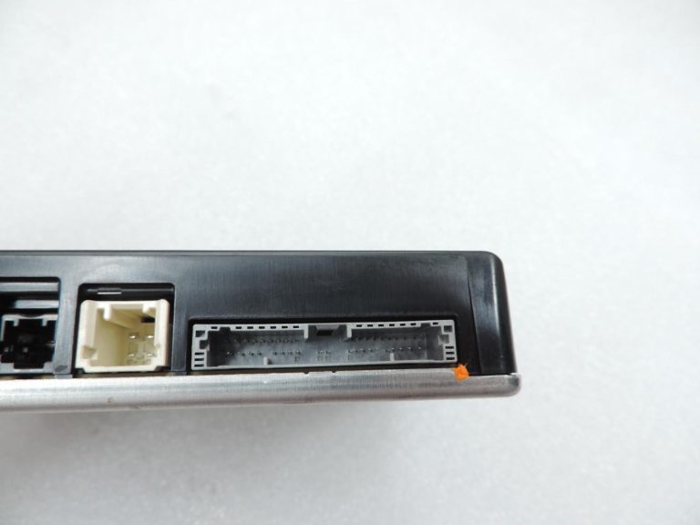 Oe Toyota Yaris IV XP210 raidītāja-uztvērēja vadības bloks 86740K0021