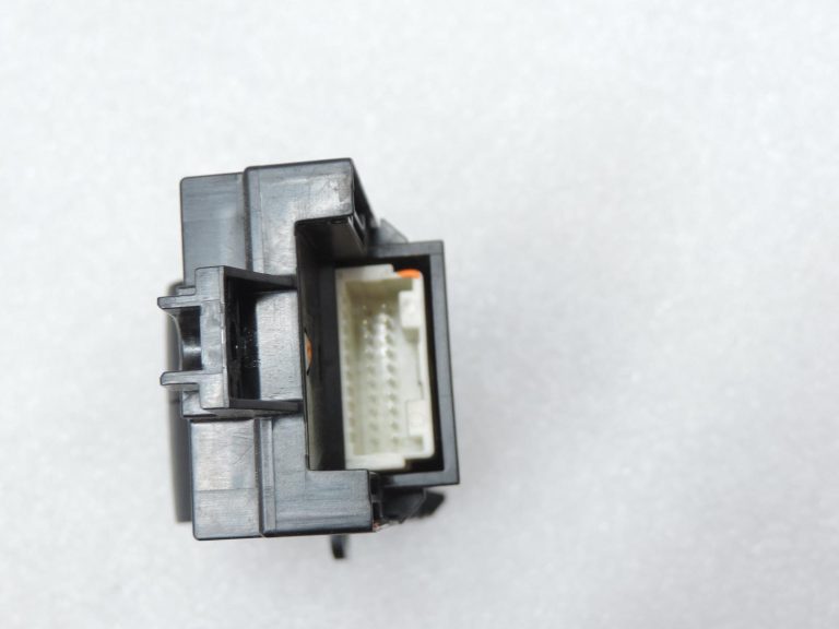 Oe Toyota Yaris IV XP210 logu pacēlāju slēdzis 84040K0030 84040-K0030