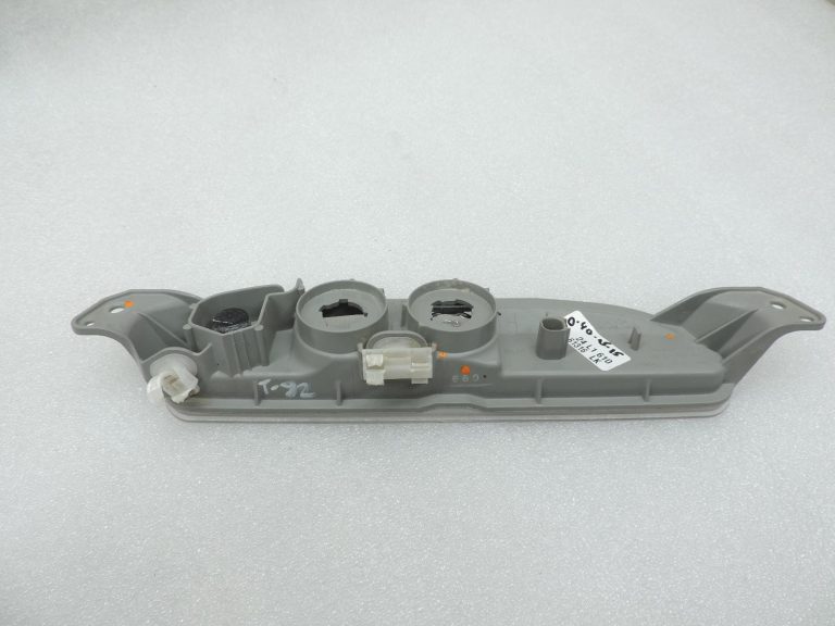 Oe Toyota Yaris IV XP210 atpakaļgaitas luktura korpuss 81581K0130