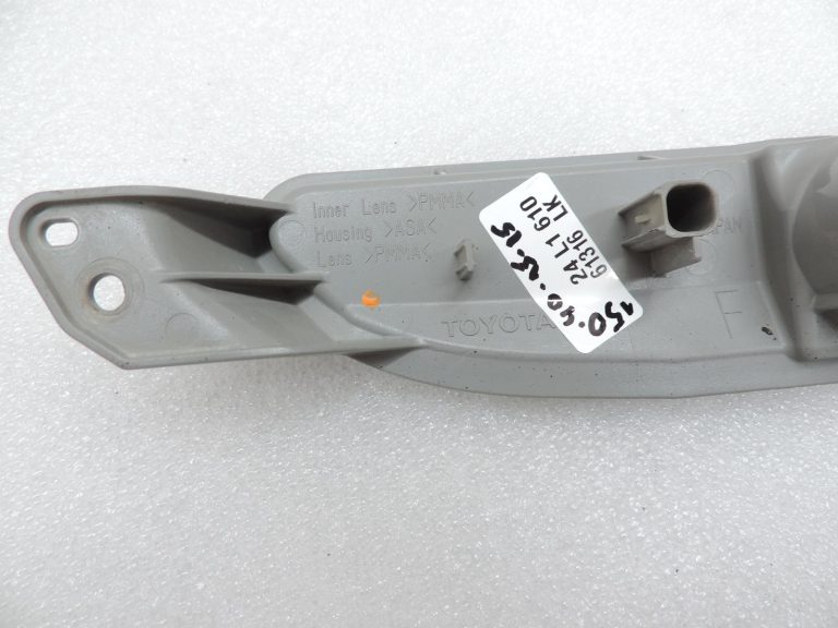 Oe Toyota Yaris IV XP210 atpakaļgaitas luktura korpuss 81581K0130