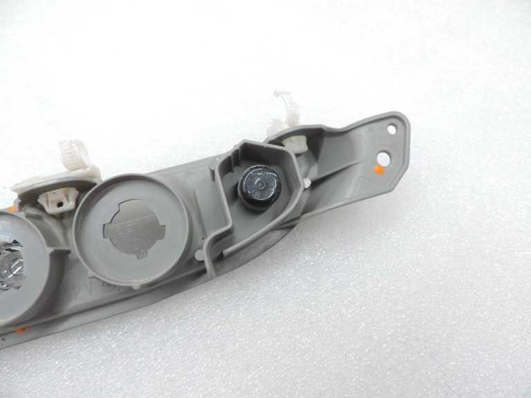 Oe Toyota Yaris IV XP210 atpakaļgaitas luktura korpuss 81581K0130