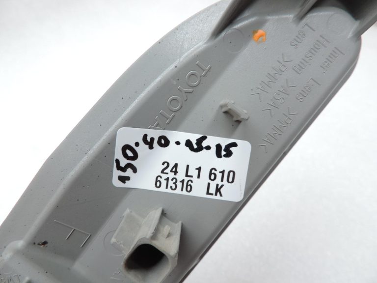 Oe Toyota Yaris IV XP210 atpakaļgaitas luktura korpuss 81581K0130