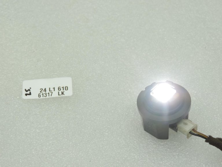 Oe Toyota Yaris IV XP210 LED lampa LED LR4B 8153615120 8196570010