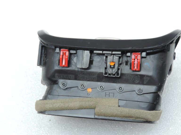 Oe Toyota Yaris IV XP210 instrumentu paneļa gaisa padeves sprausla (kreisajā pusē) 55660K0050B0