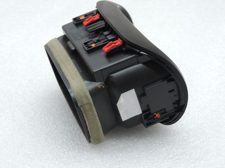 Oe Toyota Yaris IV XP210 instrumentu paneļa gaisa padeves sprausla (kreisajā pusē) 55660K0050B0