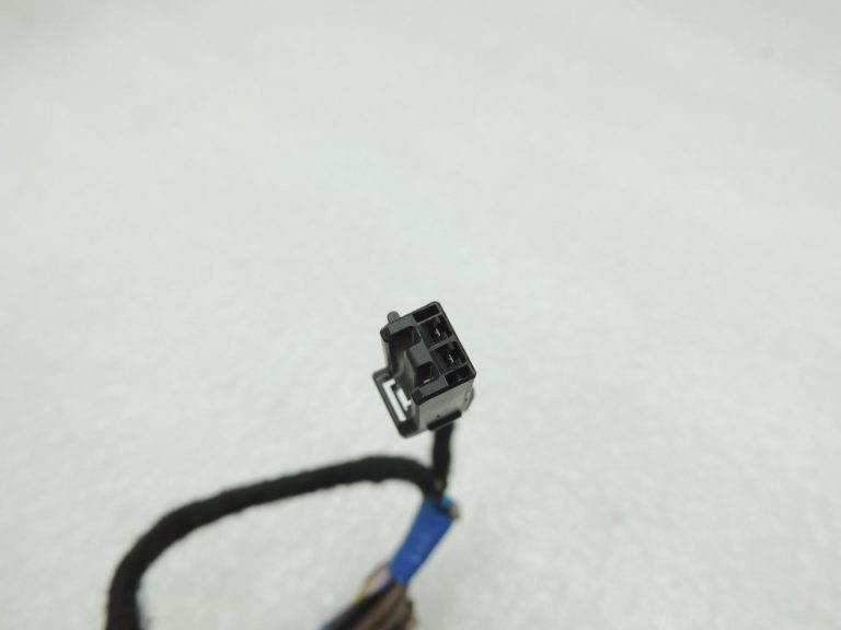OE Toyota Corolla E21 aizmugurējās durvis, kreisā puse, 8215402D20 Durvju vadu kopne