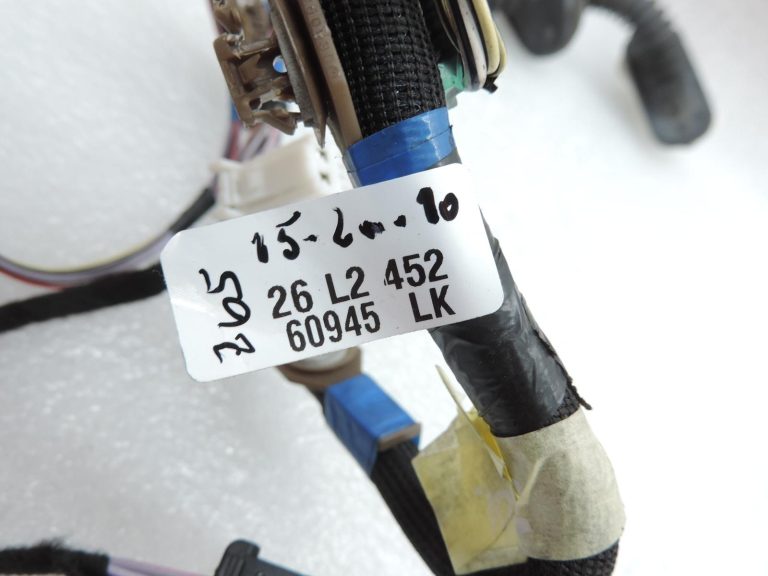 OE Toyota Corolla E21 aizmugurējās durvis, kreisā puse, 8215402D20 Durvju vadu kopne