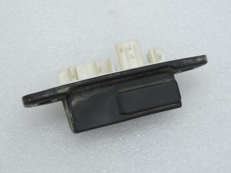 Oe Toyota Yaris IV XP210 bagāžnieka vāka slēdzis, bagāžnieka vāka rokturis 84840F4010