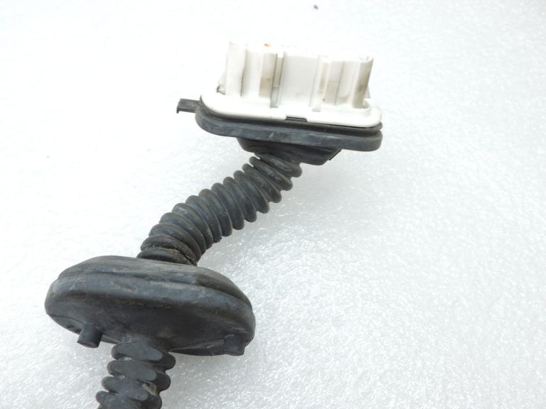 OE Toyota Corolla E21 aizmugurējās labās puses durvju vadu kopne 8215302F00 Door wiring