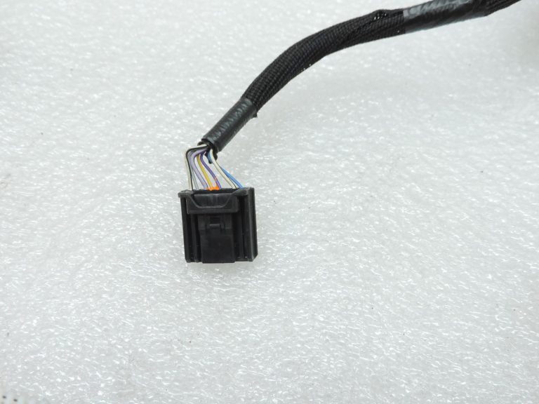 OE Toyota Corolla E21 aizmugurējās labās puses durvju vadu kopne 8215302F00 Door wiring