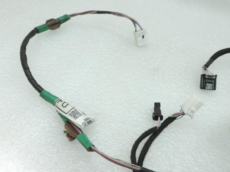 OE Toyota Corolla E21 aizmugurējās labās puses durvju vadu kopne 8215302F00 Door wiring