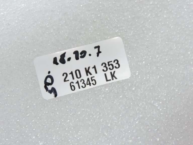 Oe Toyota Yaris IV XP210 bagāžnieka vāka slēdzis, bagāžnieka vāka rokturis 84840F4010