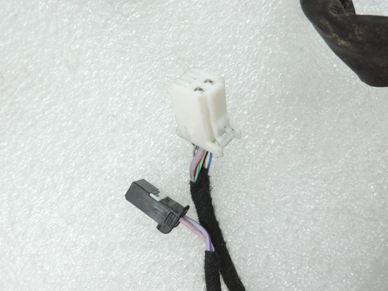 OE Toyota Corolla E21 aizmugurējās labās puses durvju vadu kopne 8215302F00 Door wiring