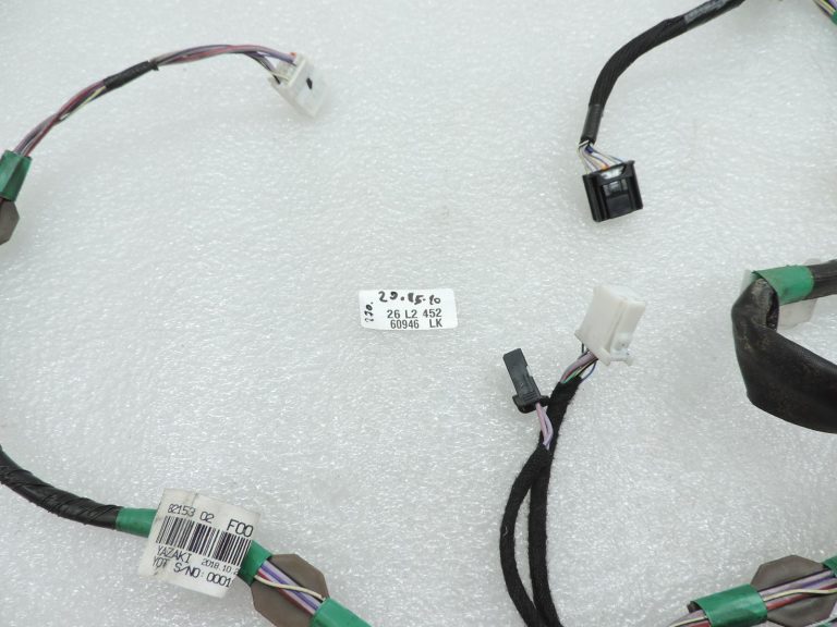OE Toyota Corolla E21 aizmugurējās labās puses durvju vadu kopne 8215302F00 Door wiring
