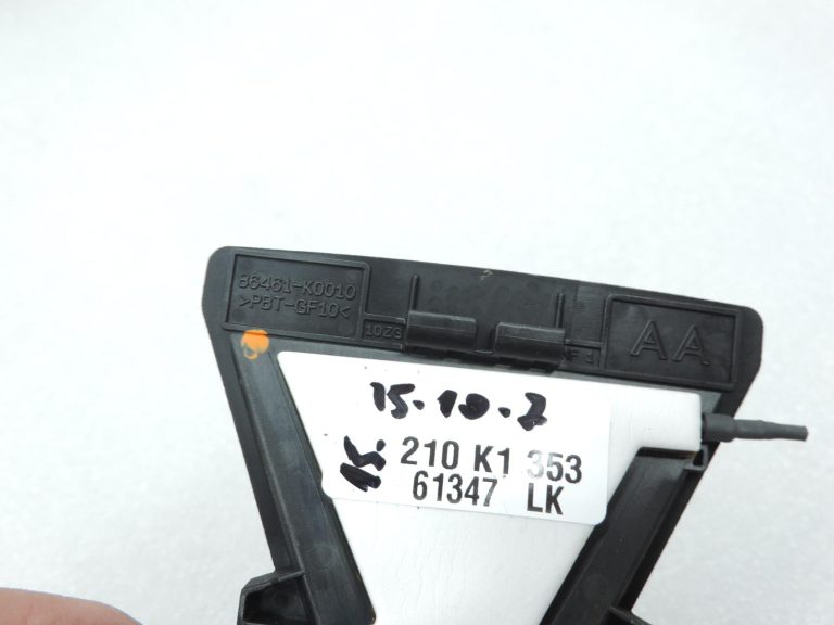 Toyota Yaris IV XP210 priekšējā kamera ar apsildes sistēmu 86401-K0010 🚨 Neliels defekts 🚨