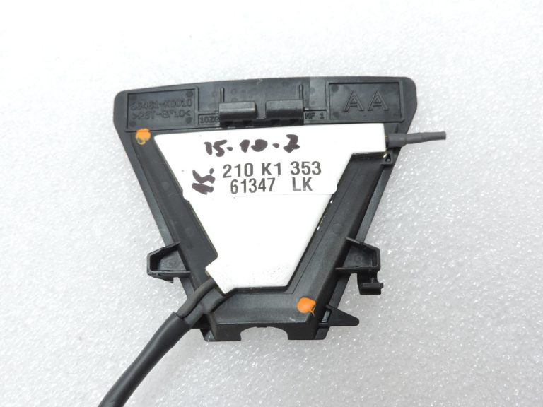 Toyota Yaris IV XP210 priekšējā kamera ar apsildes sistēmu 86401-K0010 🚨 Neliels defekts 🚨