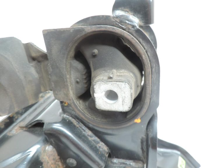 Toyota Corolla E21 1,2i 8NRFTS benzīna dzinēja balsts (kreisais) 123720Y192