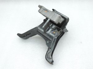Toyota Corolla E21 1,2i 8NRFTS benzīna dzinēja gultnis, dzinēja kronšteins, labais 123050Y151