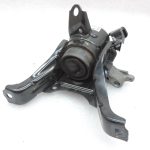 Toyota Corolla E21 1,2i 8NRFTS benzīna dzinēja gultnis, dzinēja kronšteins, labais 123050Y151
