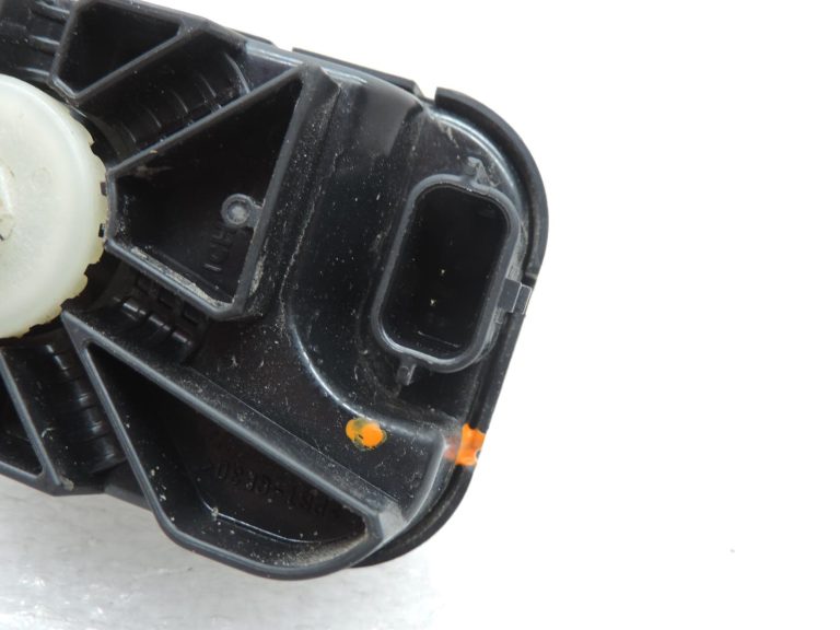 OE Toyota Corolla E21 priekšējā luktura regulēšanas motors LWR 8566168011