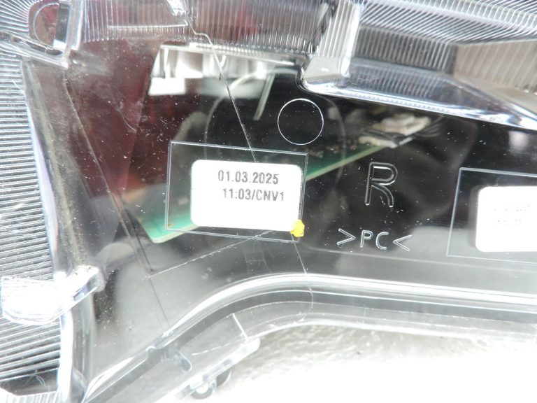 OE Toyota Corolla E21 priekšējais labais LED lukturis 8111002S60 KĀ JAUNS! 2025 !!!