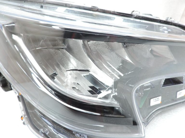 OE Toyota Corolla E21 priekšējais labais LED lukturis 8111002S60 KĀ JAUNS! 2025 !!!