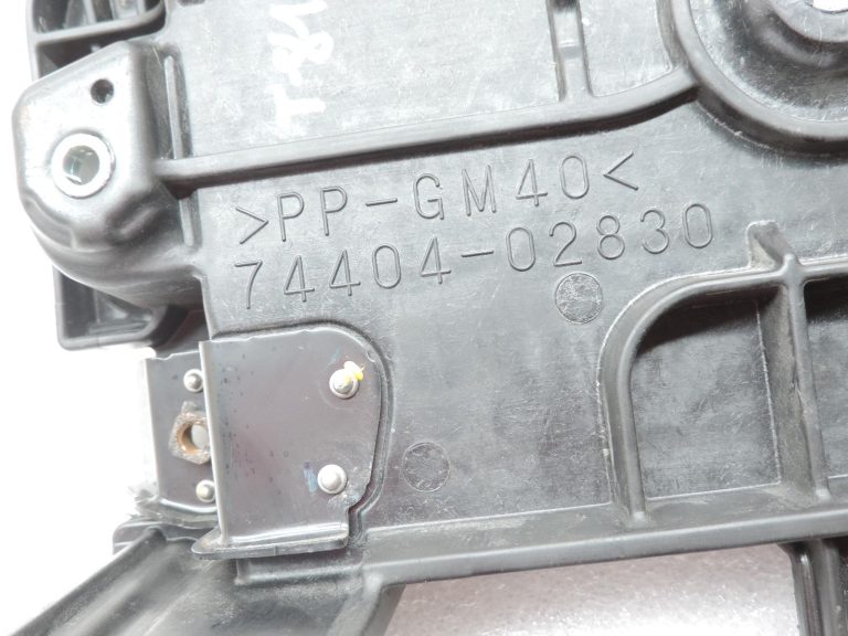 OE Toyota Corolla E21 akumulatora nodalījums 7440402830