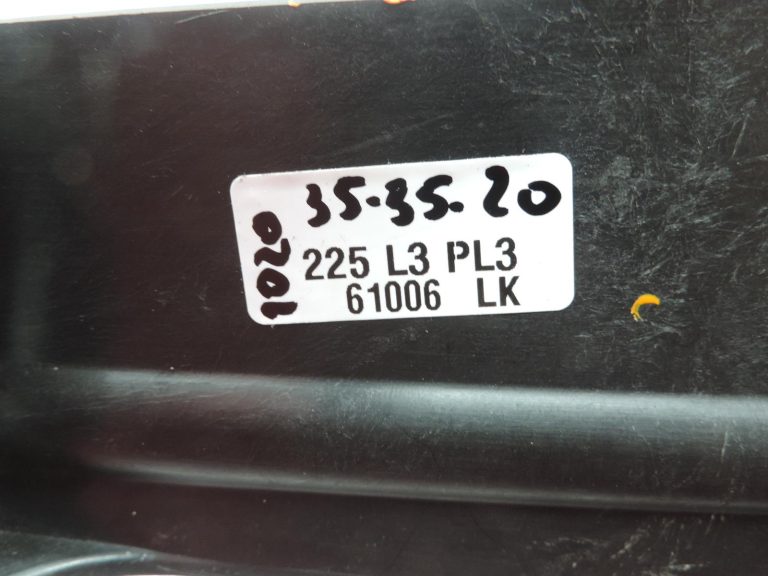 OE Toyota Corolla E21 akumulatora nodalījums 7440402830