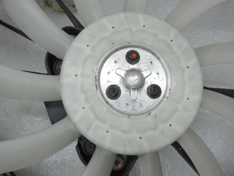 OE Toyota Corolla E21 1,2i 8NRFTS dzinēja ventilatora radiatora difuzors 167110Y260